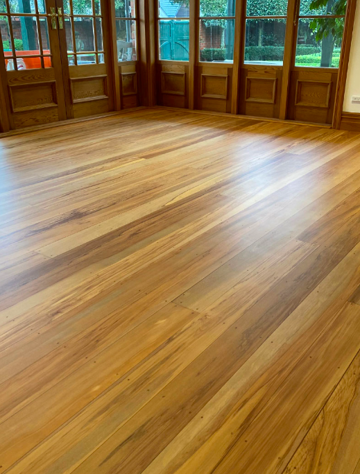 Timber floor sanding and polishing in an Auckland living room